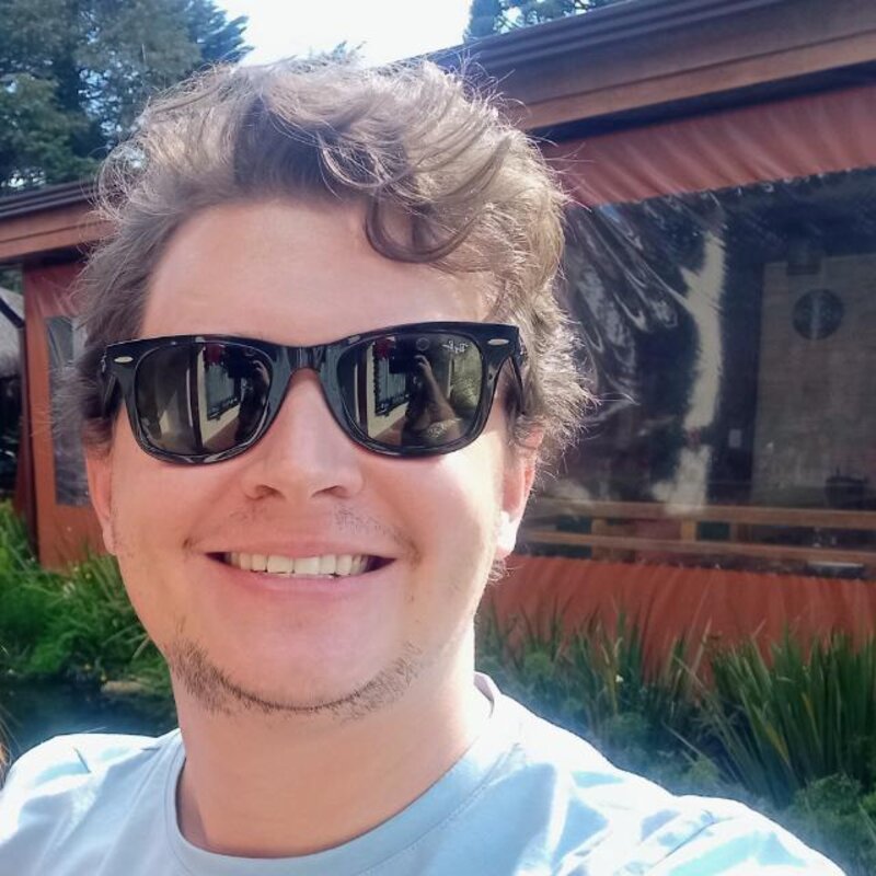 Foto de Guilherme Fernandes Lima, CEO e desenvolvedor da Okamy Studio